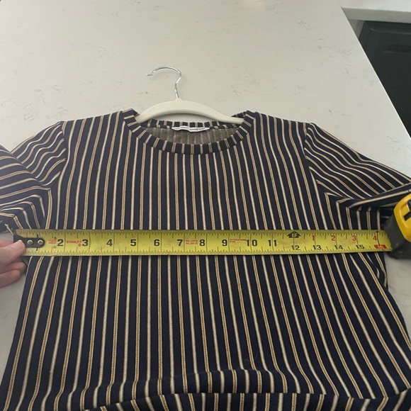 Size medium peplum top - Picture 2 of 6